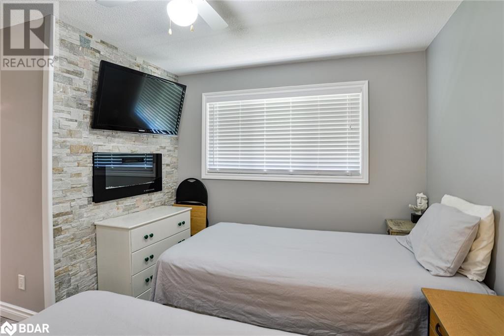 Photo 3 of 105 Wellington Street, Gravenhurst ON