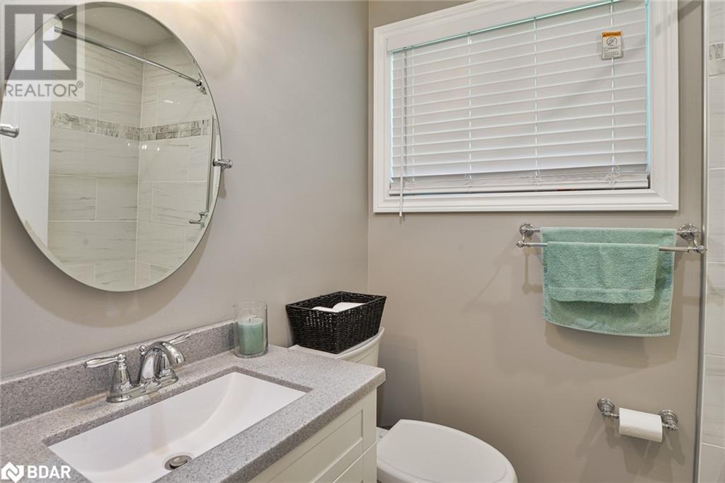 Photo 18 of 105 Wellington Street, Gravenhurst ON