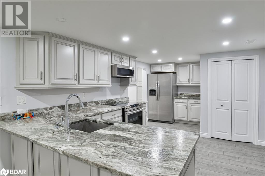 Photo 23 of 105 Wellington Street, Gravenhurst ON