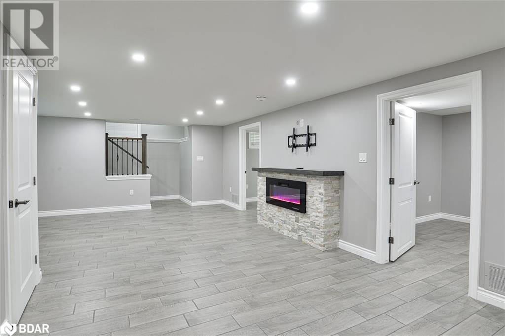 Photo 24 of 105 Wellington Street, Gravenhurst ON