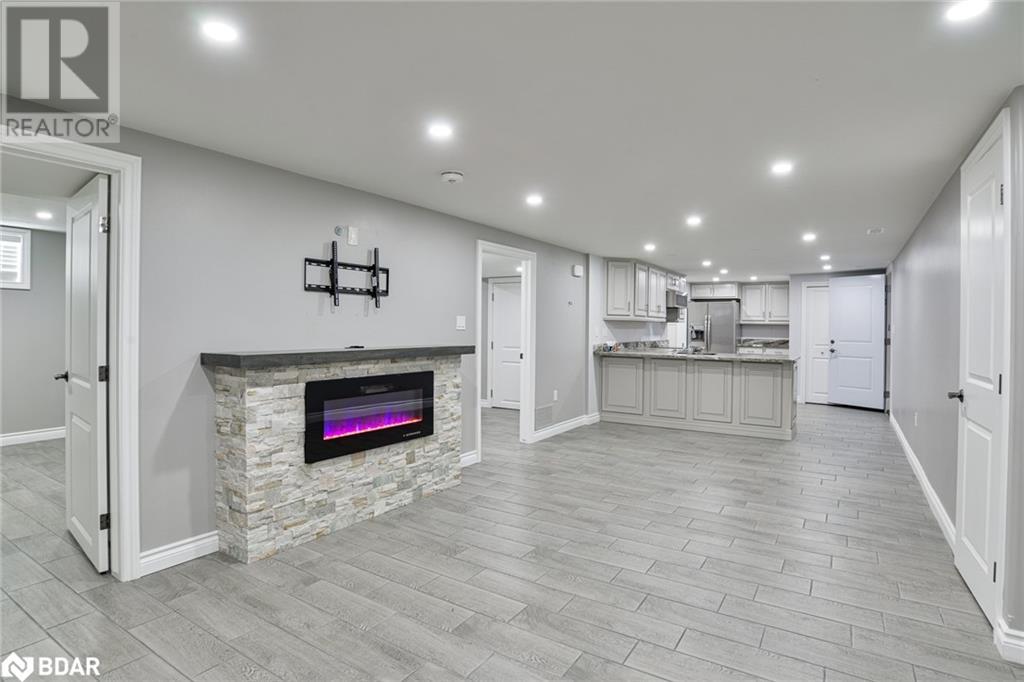 Photo 5 of 105 Wellington Street, Gravenhurst ON