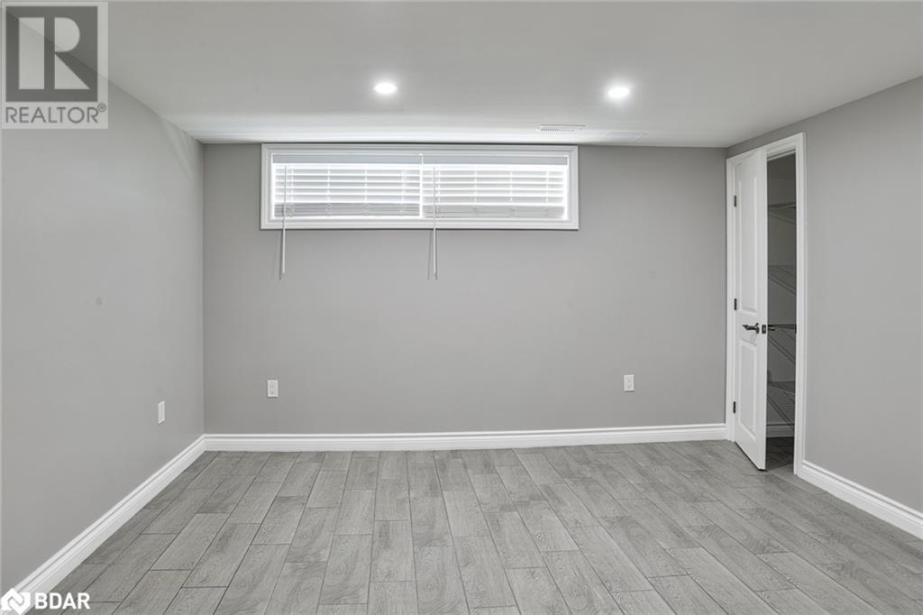 Photo 22 of 105 Wellington Street, Gravenhurst ON