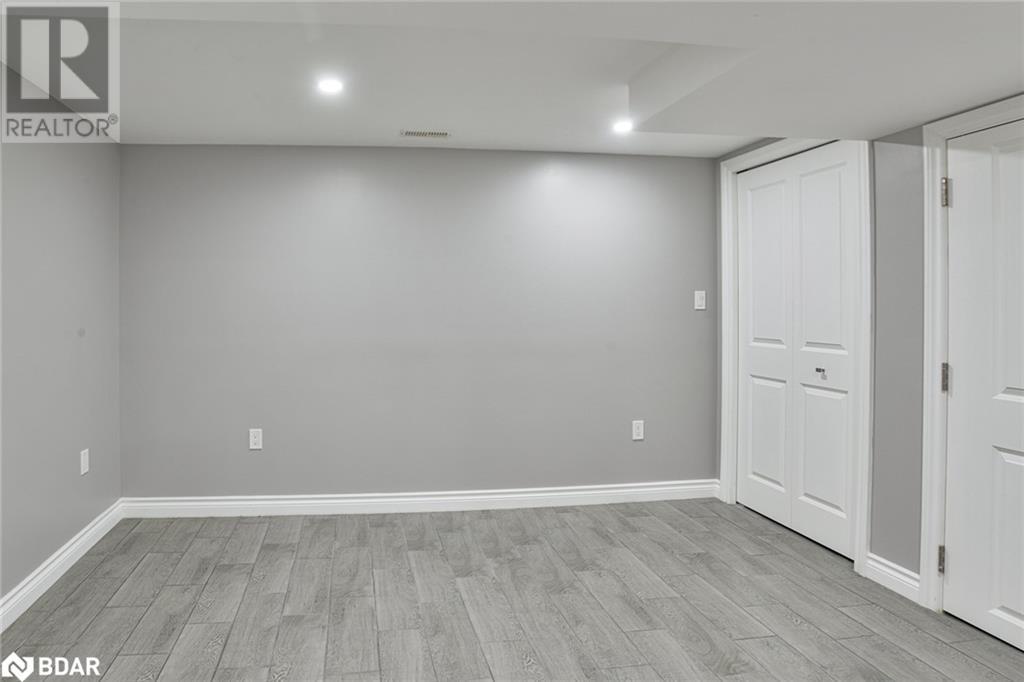 Photo 10 of 105 Wellington Street, Gravenhurst ON