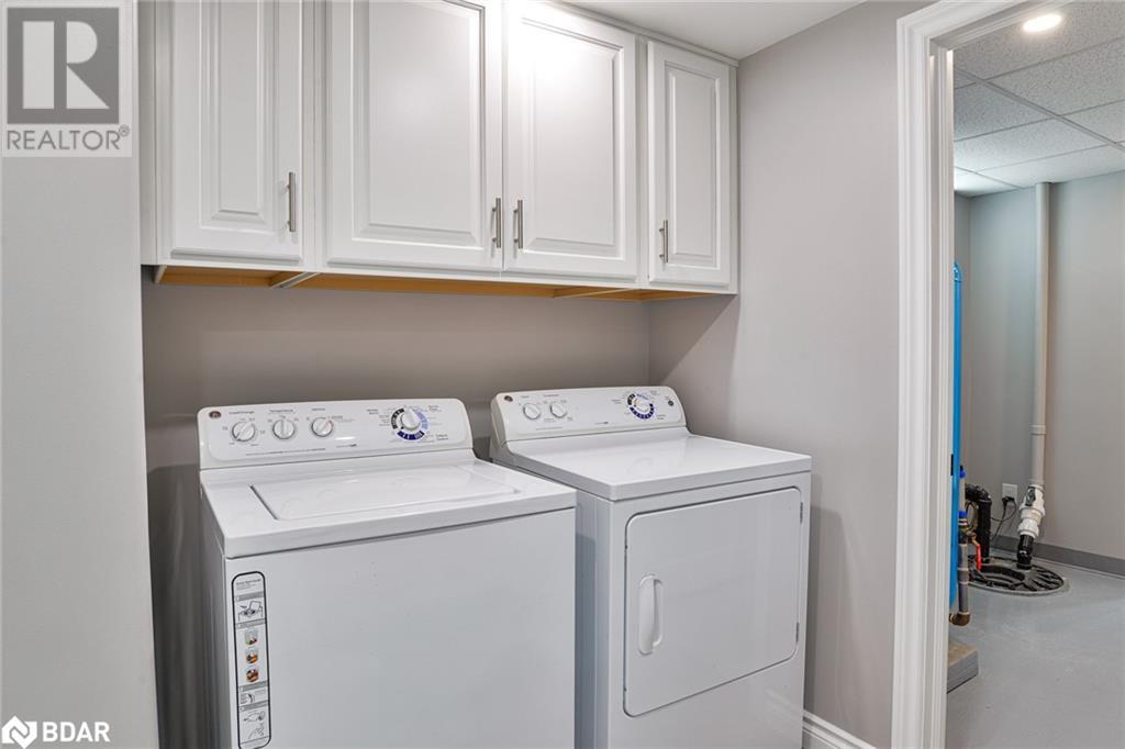 Photo 11 of 105 Wellington Street, Gravenhurst ON