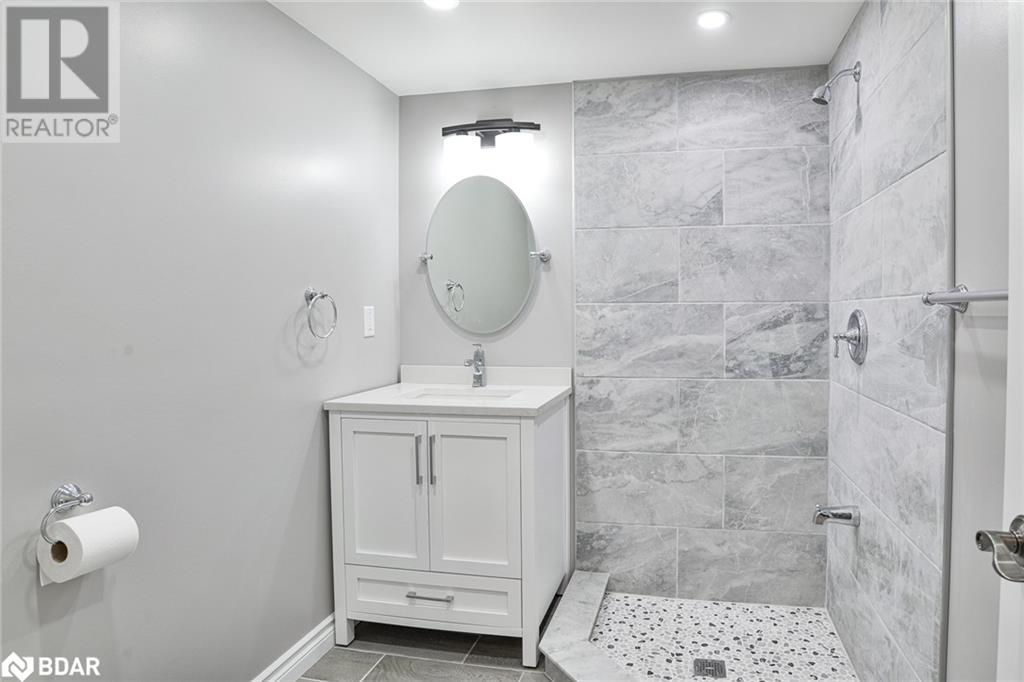 Photo 12 of 105 Wellington Street, Gravenhurst ON