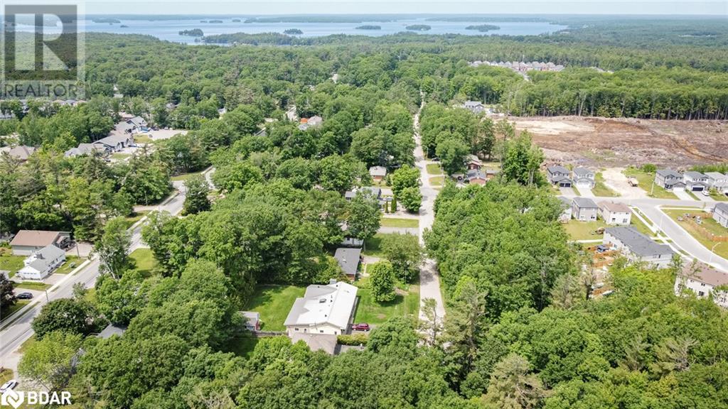 Photo 21 of 105 Wellington Street, Gravenhurst ON