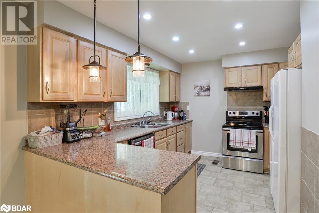 Photo 25 of 105 Wellington Street, Gravenhurst ON