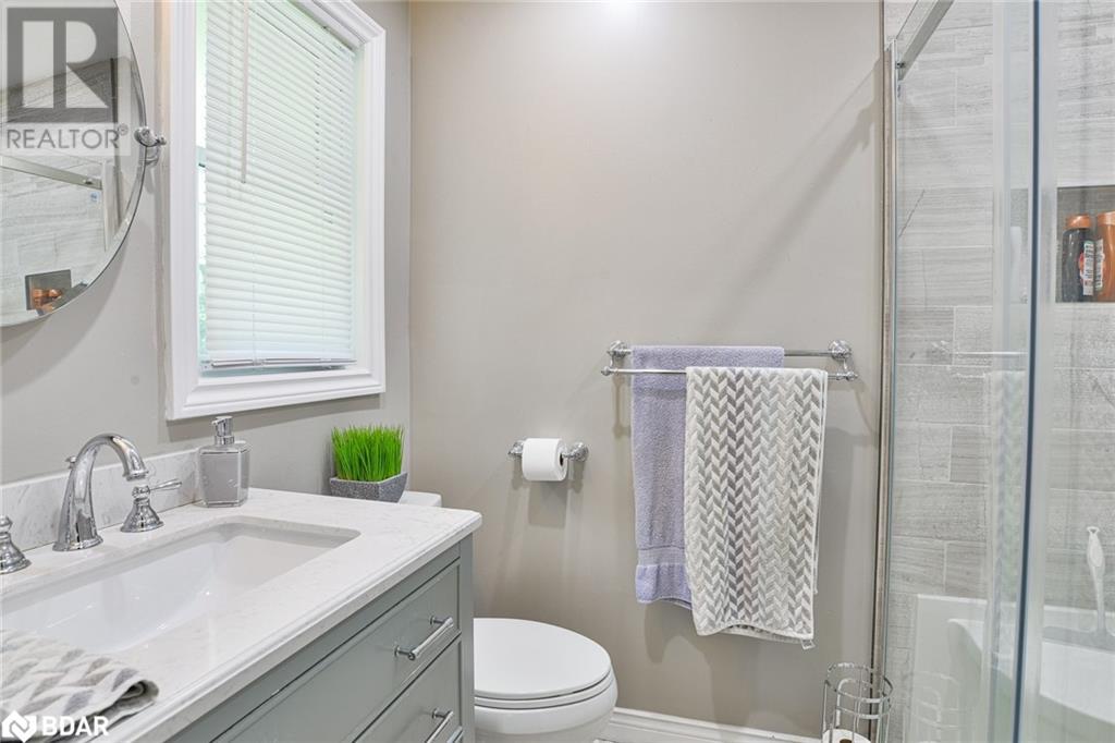 Photo 27 of 105 Wellington Street, Gravenhurst ON