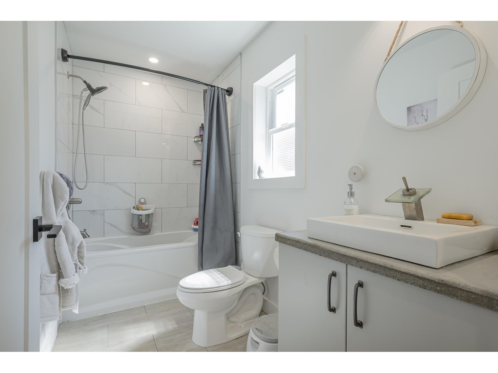 1716 AGASSIZ AVENUE, Agassiz, Agassiz