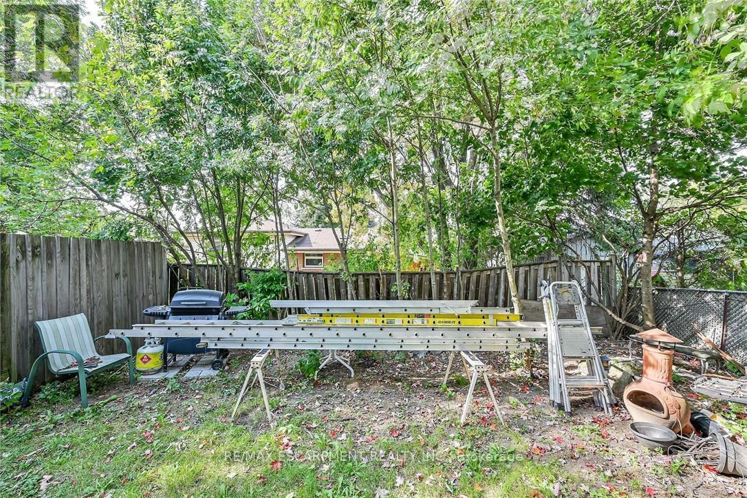 Photo 33 of 942 Upper Gage Avenue, Hamilton ON