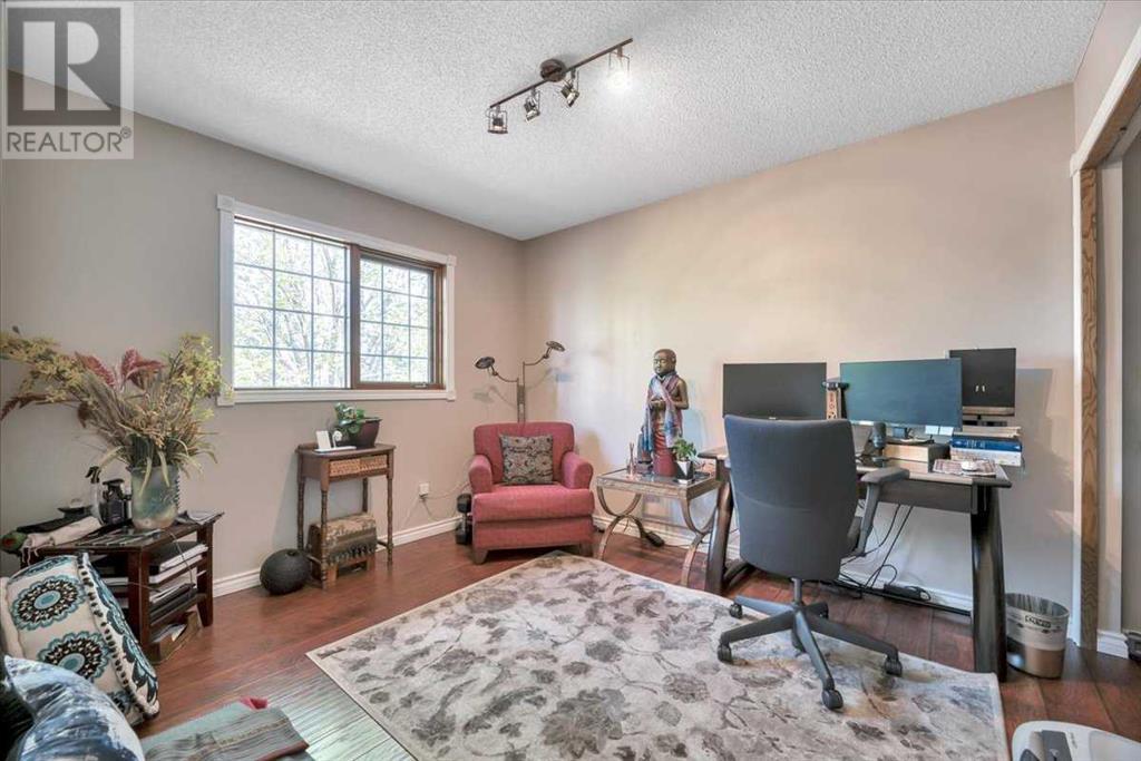Single Family House for Sale in  Shannon Hill SW Shawnessy Calgary 