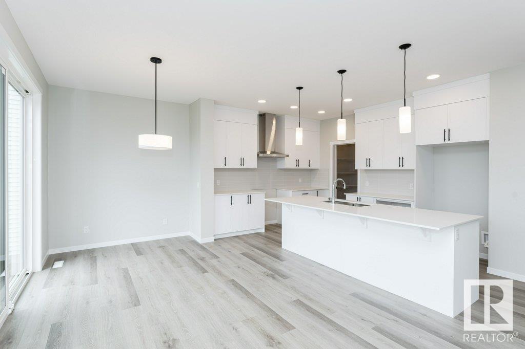 Photo 8 of 3945 Wren Lo Nw, Edmonton AB