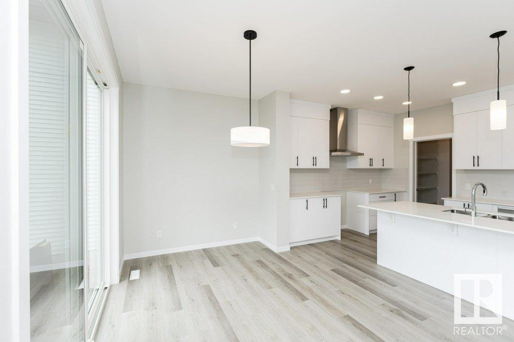 Photo 6 of 3945 Wren Lo Nw, Edmonton AB