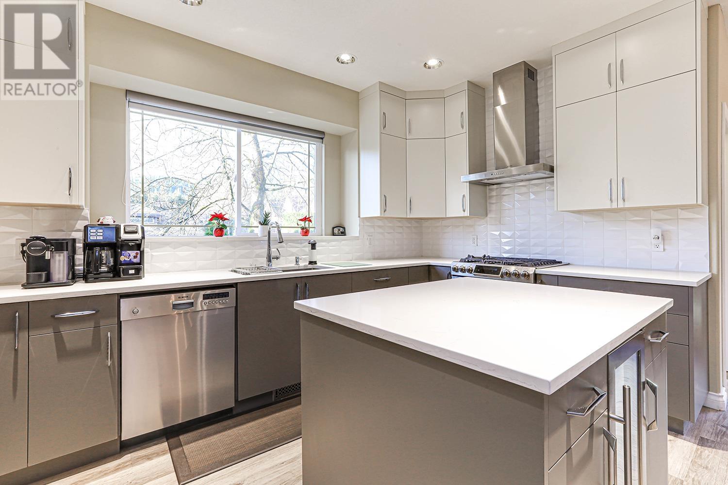 Photo 13 of 1501 Eagle Mountain Drive, Coquitlam BC