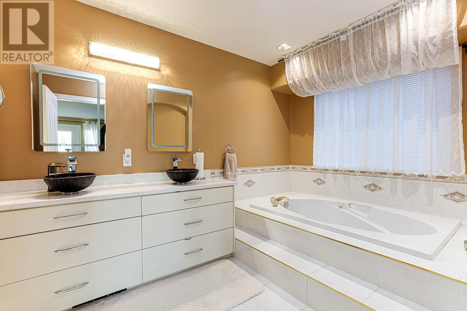 Photo 23 of 1501 Eagle Mountain Drive, Coquitlam BC