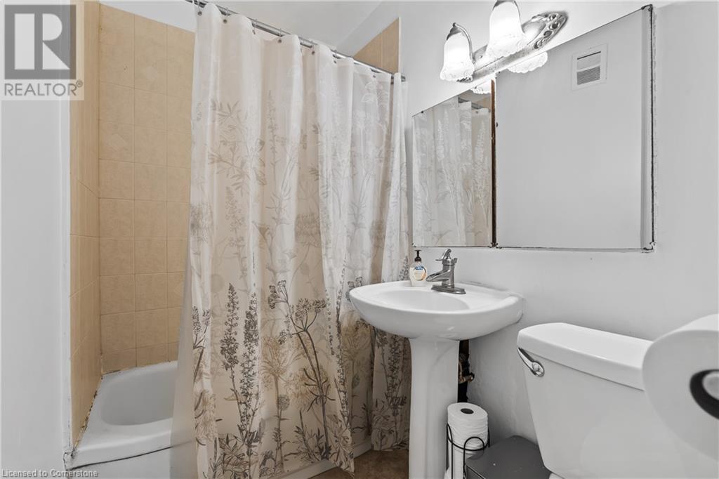 Photo 15 of 5368 Menzie Street, Niagara Falls ON