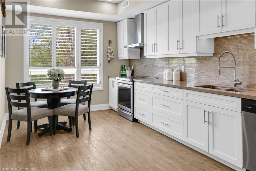 Photo 10 of 39 Robinson Street N Unit 4, Grimsby ON