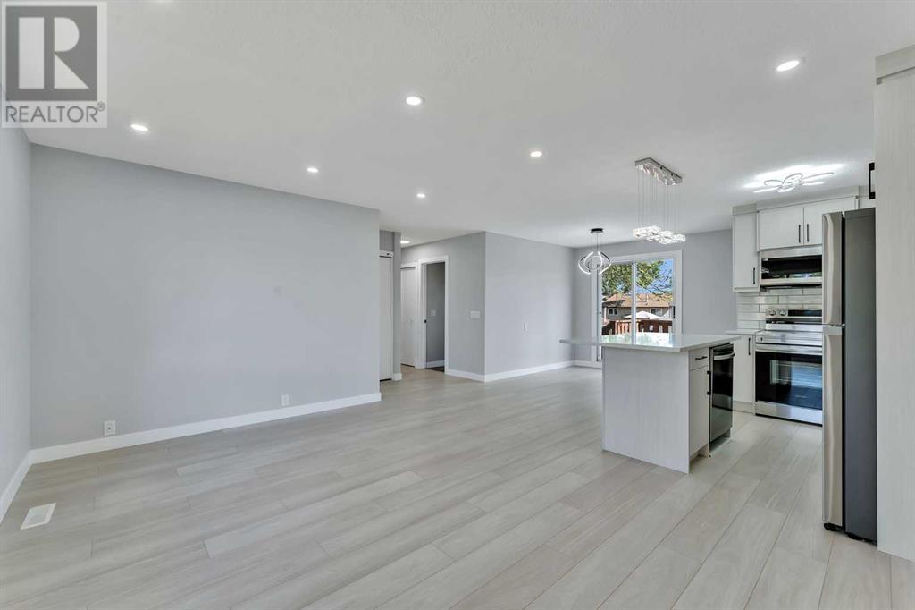 Single Family House Bi-level for Sale in  Templeside Road NE Temple Calgary 