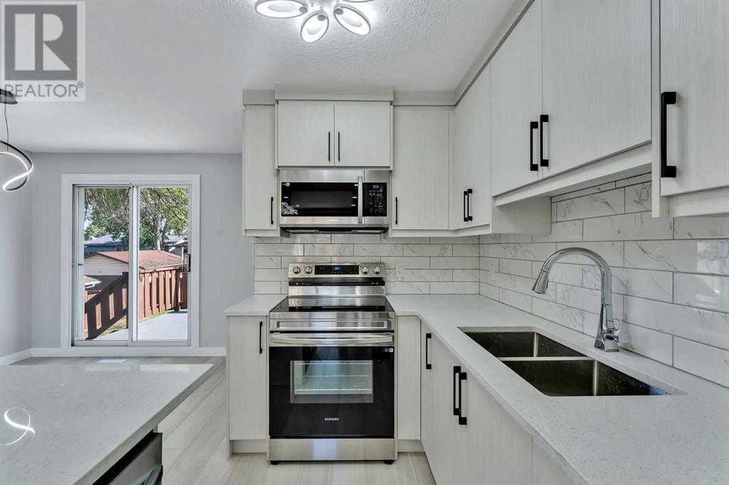 Single Family House Bi-level for Sale in  Templeside Road NE Temple Calgary 