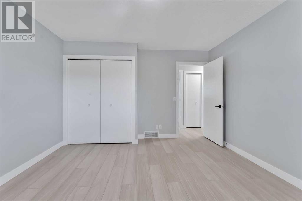 Single Family House Bi-level for Sale in  Templeside Road NE Temple Calgary 