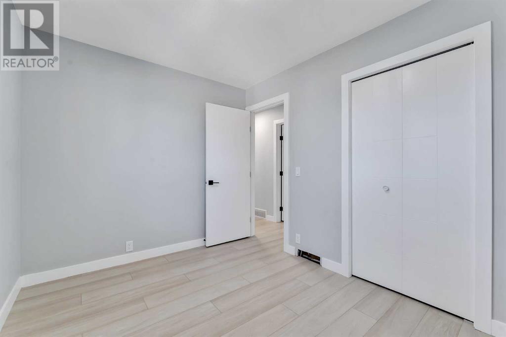 Single Family House Bi-level for Sale in  Templeside Road NE Temple Calgary 