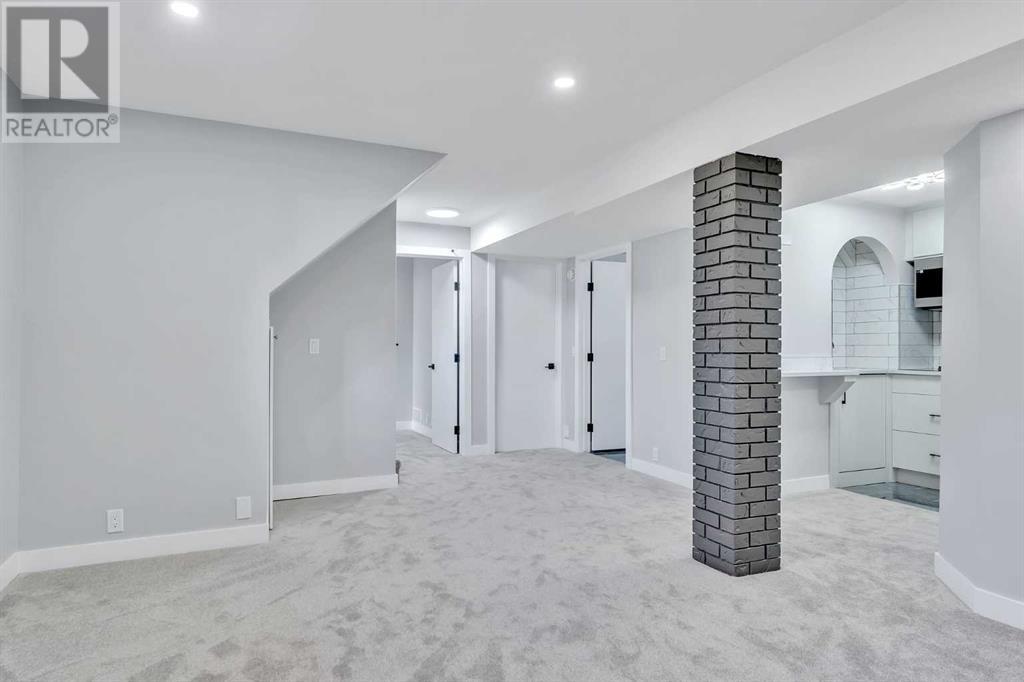 Single Family House Bi-level for Sale in  Templeside Road NE Temple Calgary 