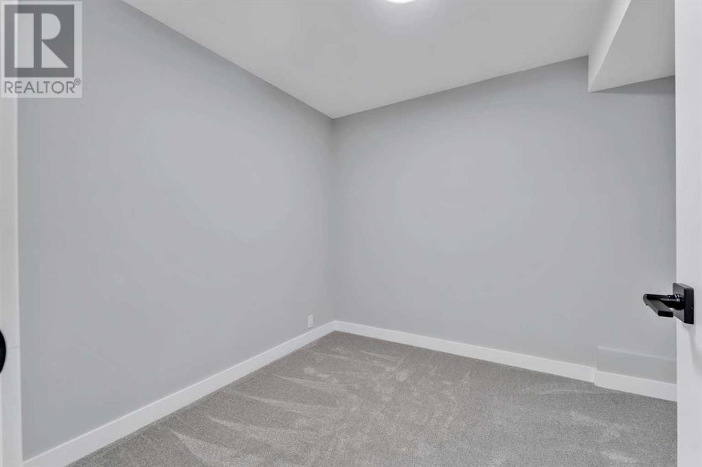 Single Family House Bi-level for Sale in  Templeside Road NE Temple Calgary 