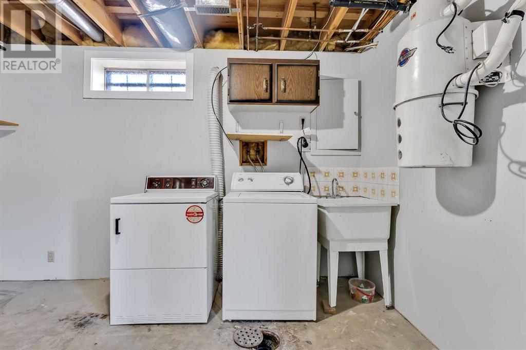 Single Family House Bi-level for Sale in  Templeside Road NE Temple Calgary 
