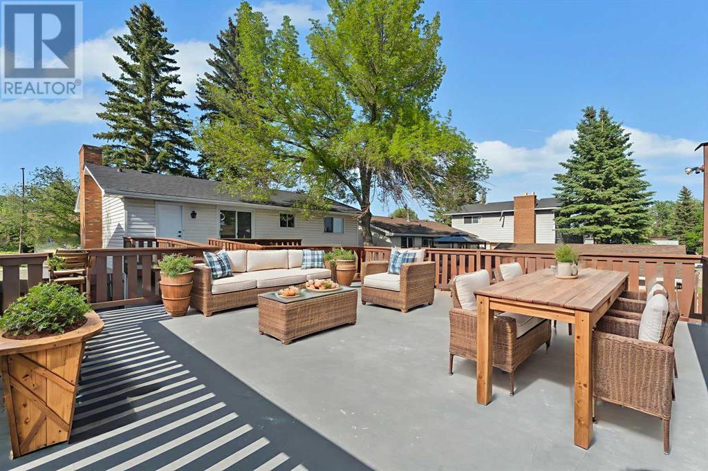 Single Family House Bi-level for Sale in  Templeside Road NE Temple Calgary 
