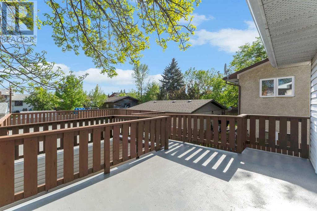Single Family House Bi-level for Sale in  Templeside Road NE Temple Calgary 