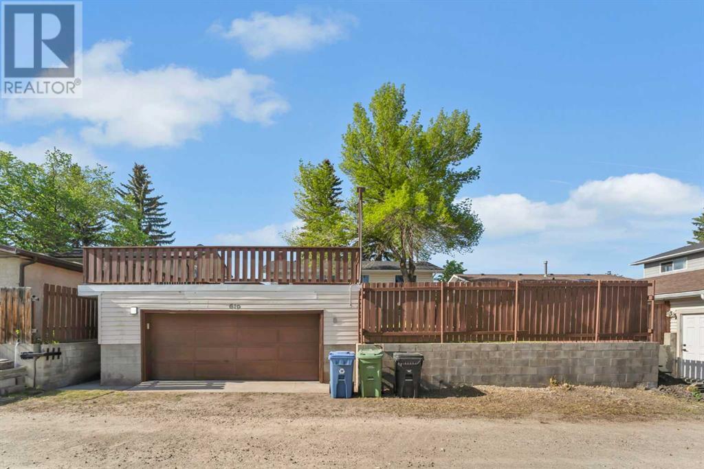 Single Family House Bi-level for Sale in  Templeside Road NE Temple Calgary 
