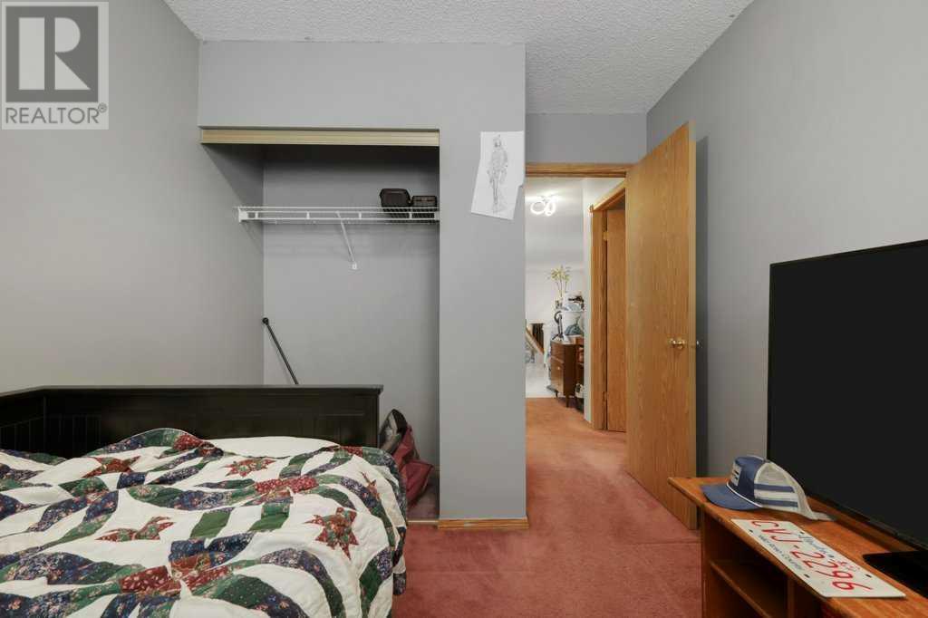 Single Family House Bi-level for Sale in  Catalina Boulevard NE Monterey Park Calgary 