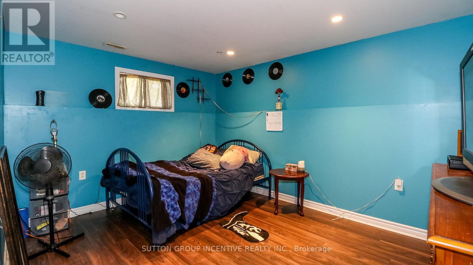 Photo 16 of 54 Mill Street E, Springwater ON