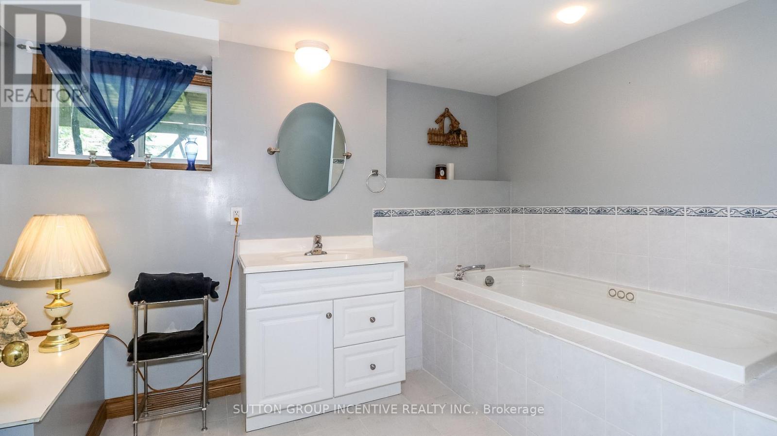 Photo 18 of 54 Mill Street E, Springwater ON