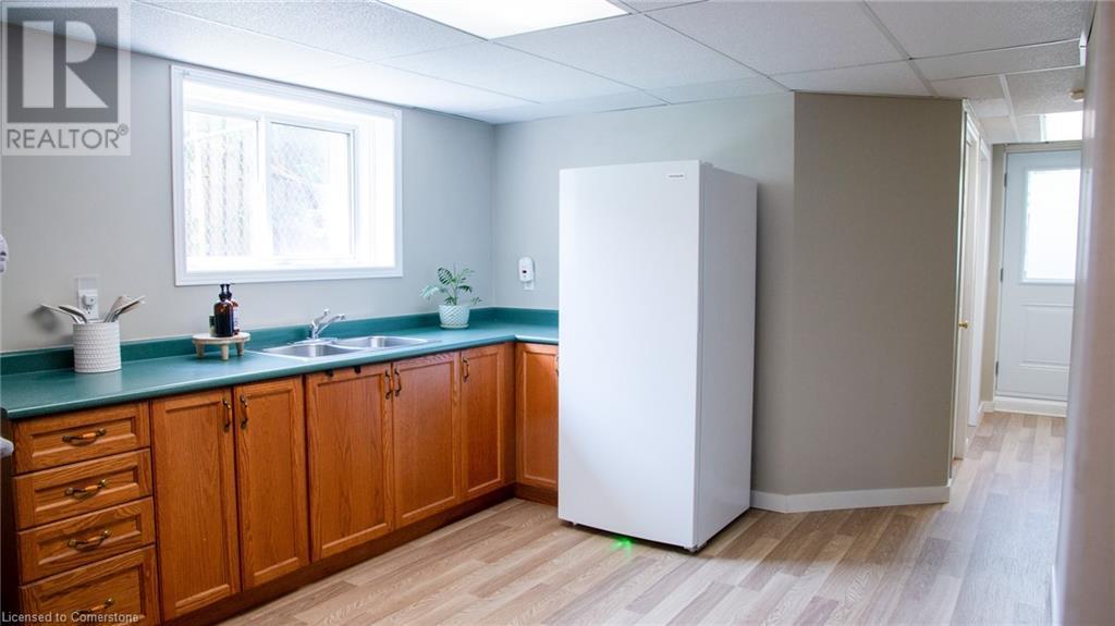 Photo 9 of 4969 Alexandra Avenue, Beamsville ON