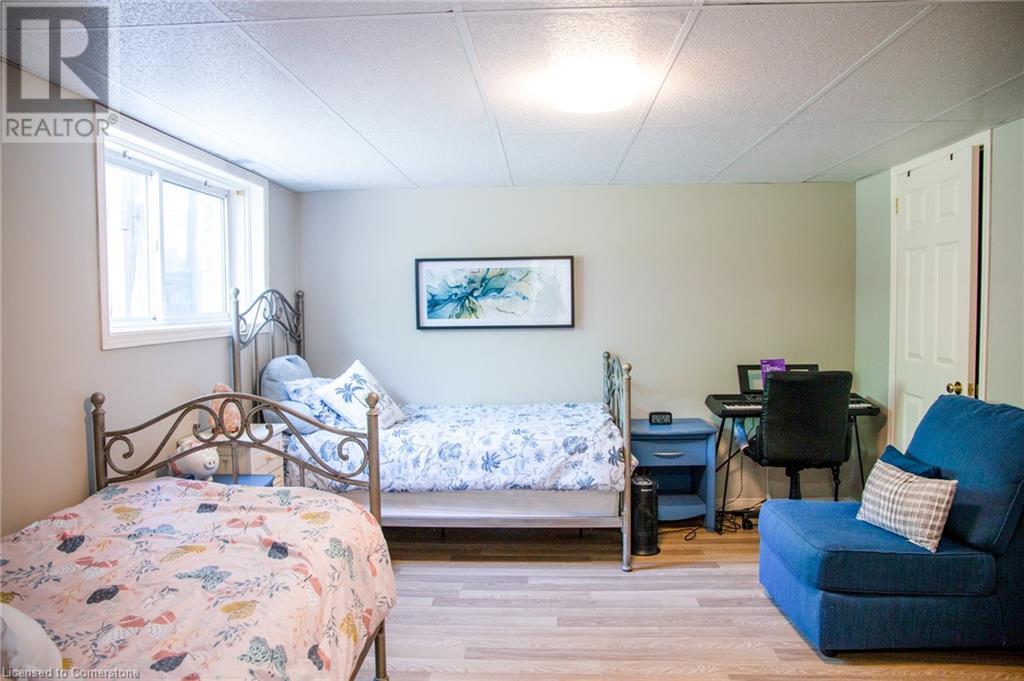 Photo 6 of 4969 Alexandra Avenue, Beamsville ON