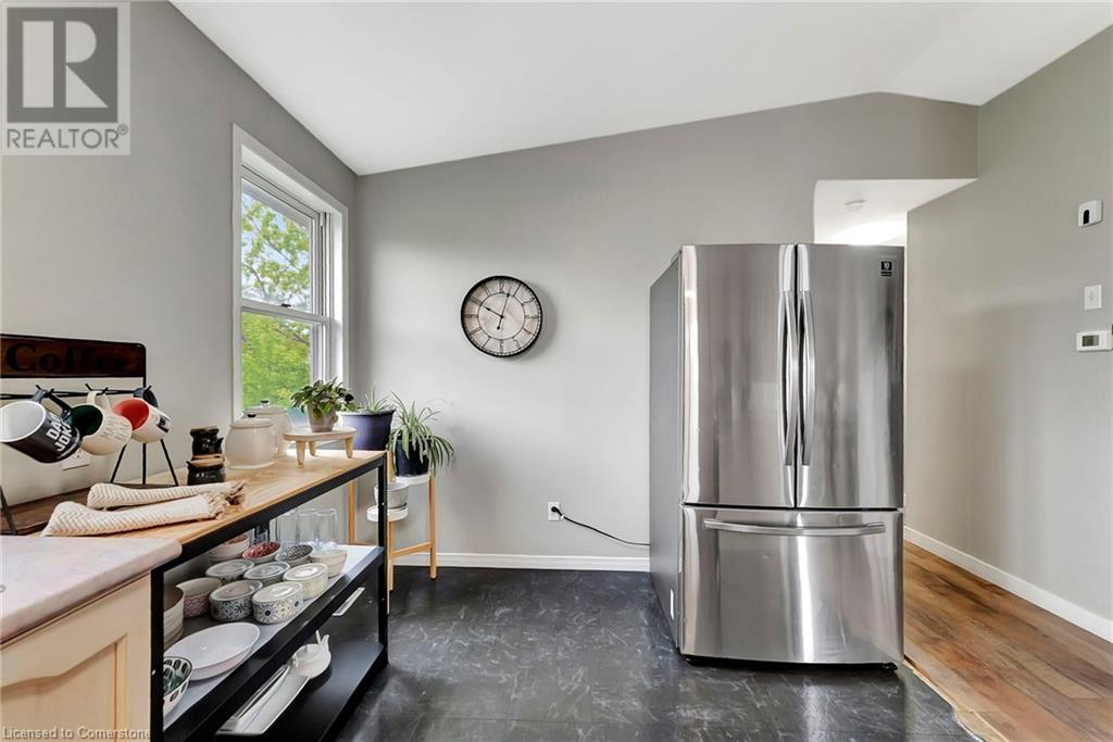 Photo 15 of 4969 Alexandra Avenue, Beamsville ON