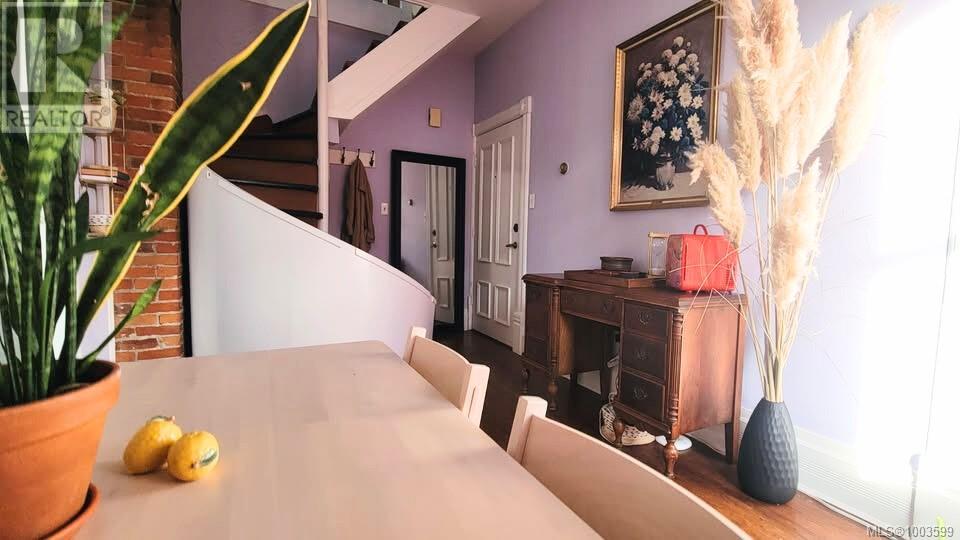 Photo 7 of 1020 Catherine St, Victoria BC
