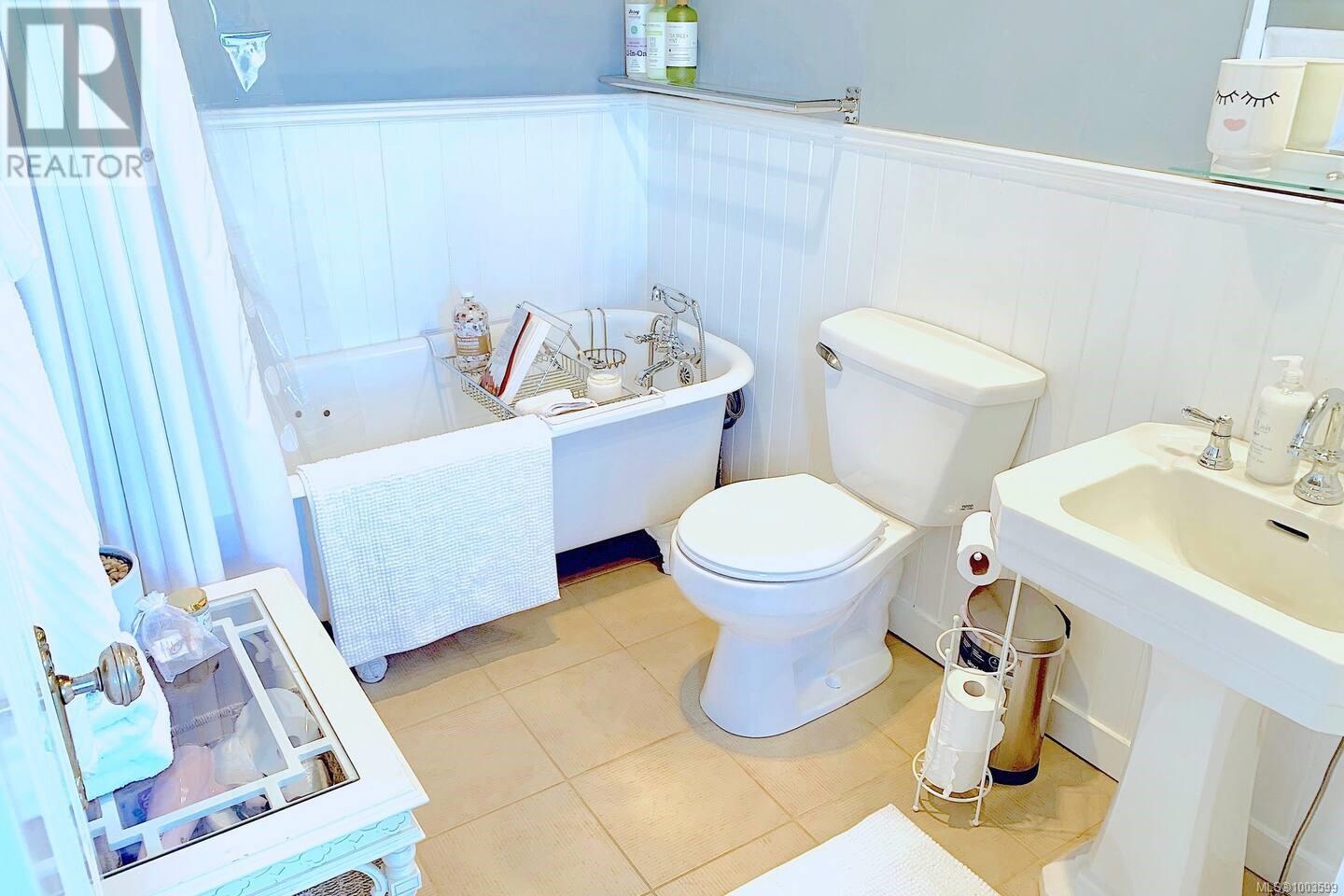Photo 39 of 1020 Catherine St, Victoria BC