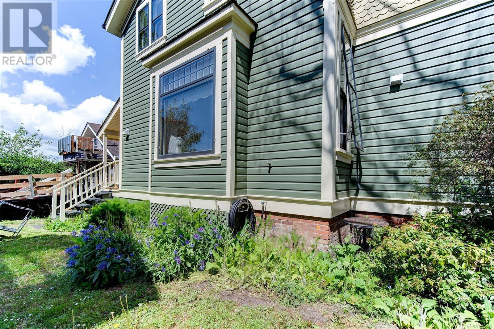 Photo 48 of 1020 Catherine St, Victoria BC