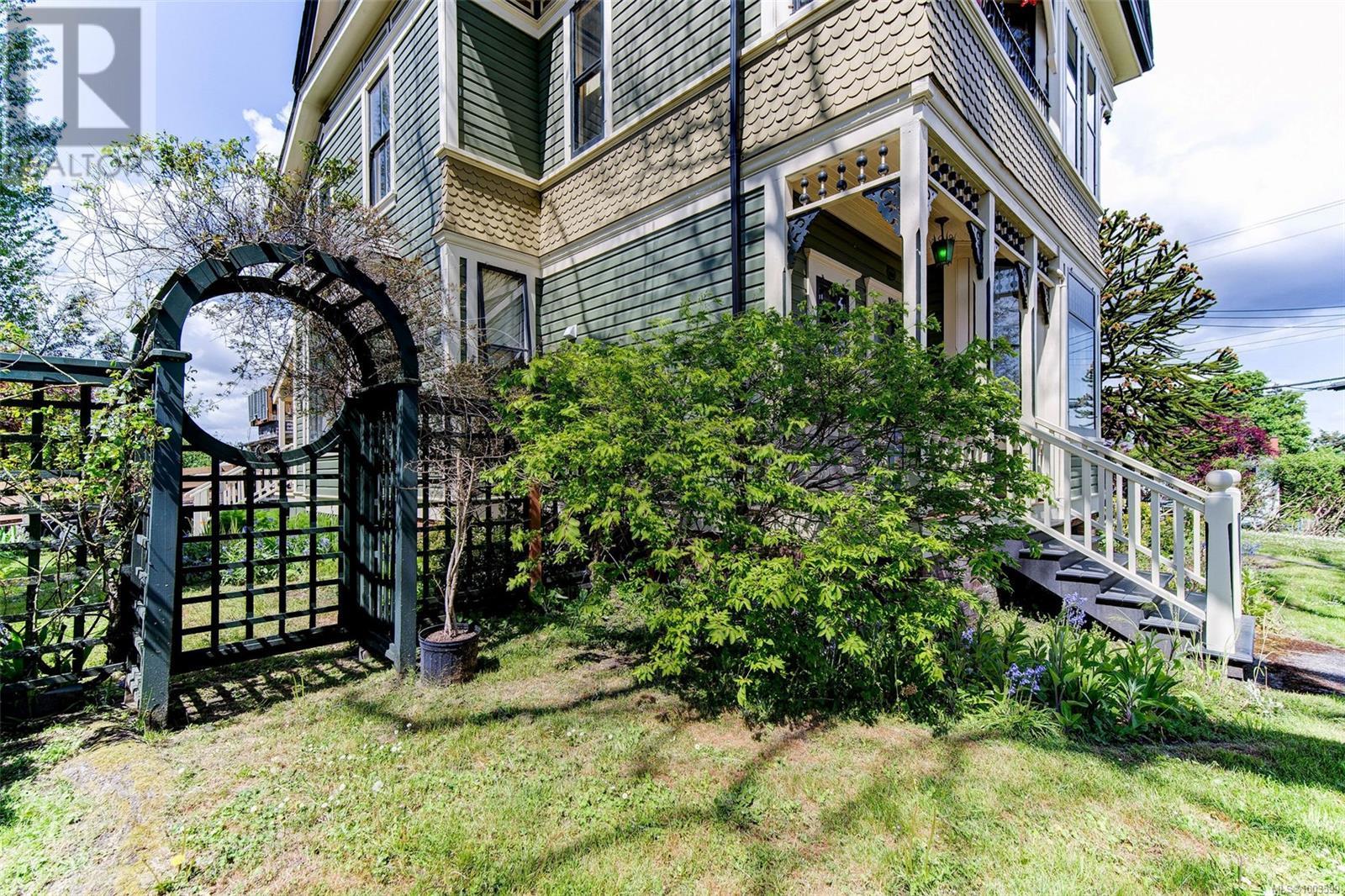 Photo 47 of 1020 Catherine St, Victoria BC