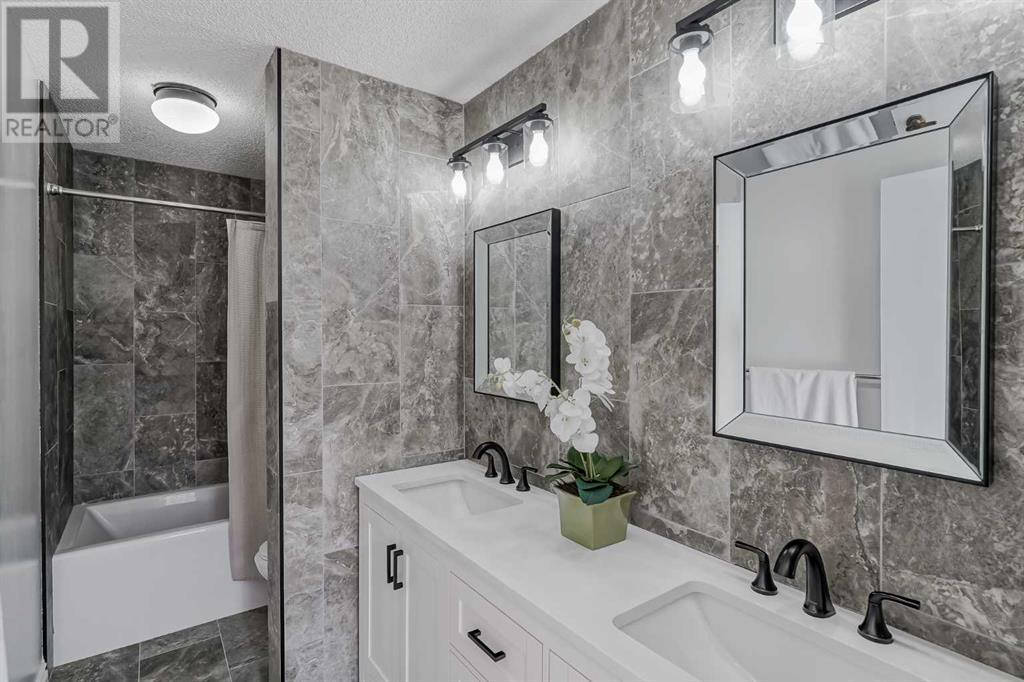 Single Family House for Sale in    Street SW Braeside Calgary 