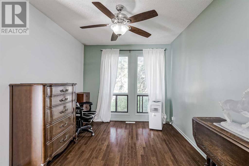 Single Family House for Sale in    Street SW Braeside Calgary 