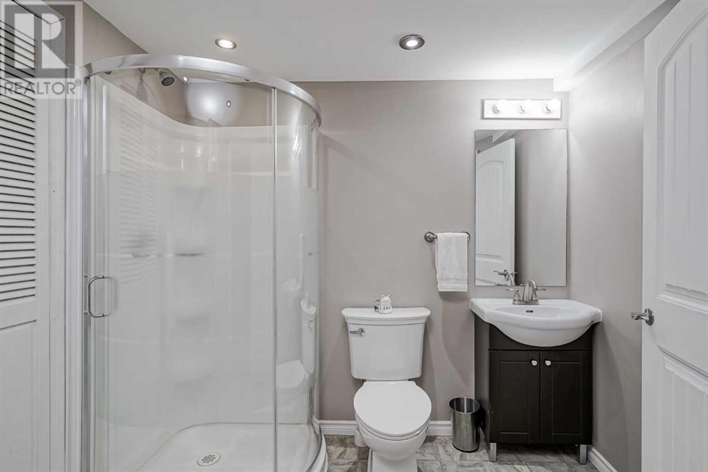Single Family House for Sale in    Street SW Braeside Calgary 