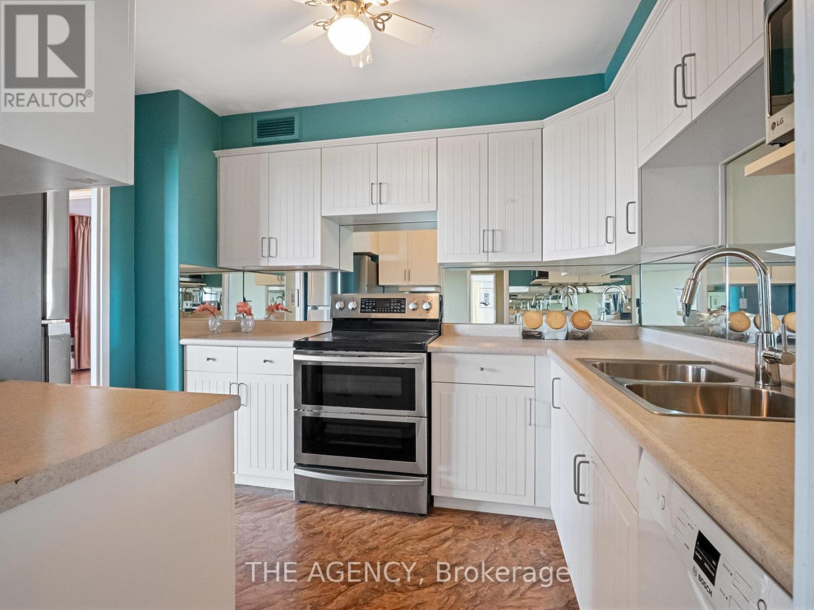 Photo 10 of 904 15 Towering Heights Boulevard, St Catharines ON