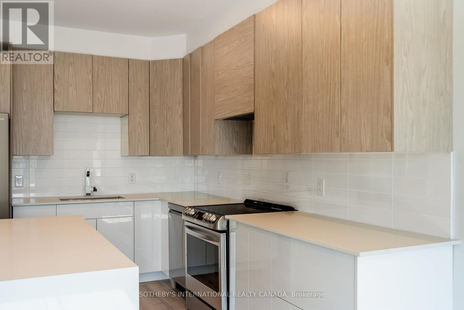 Photo 6 of 288 Duncairn Avenue, Ottawa ON