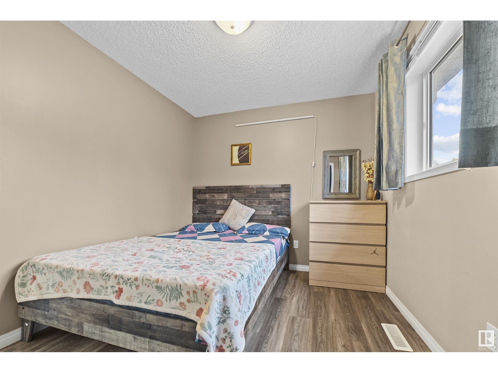 Photo 33 of 4119 29 St Nw, Edmonton AB