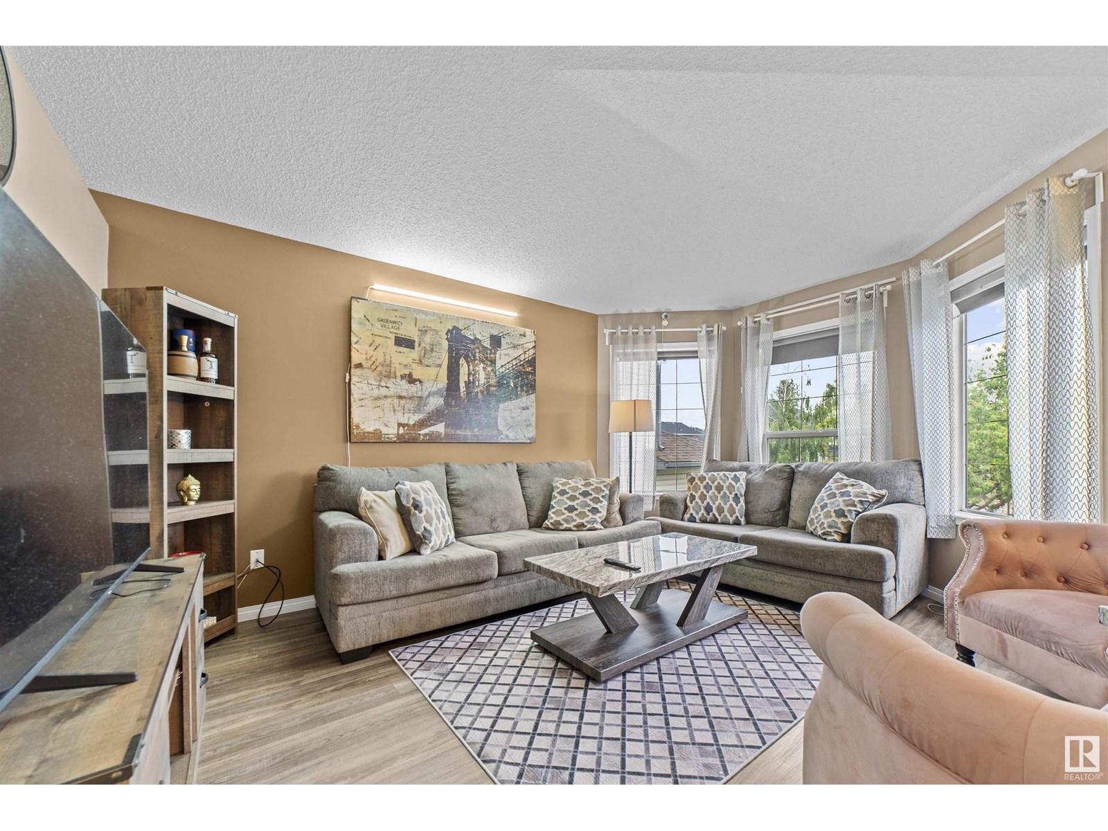 Photo 2 of 4119 29 St Nw, Edmonton AB