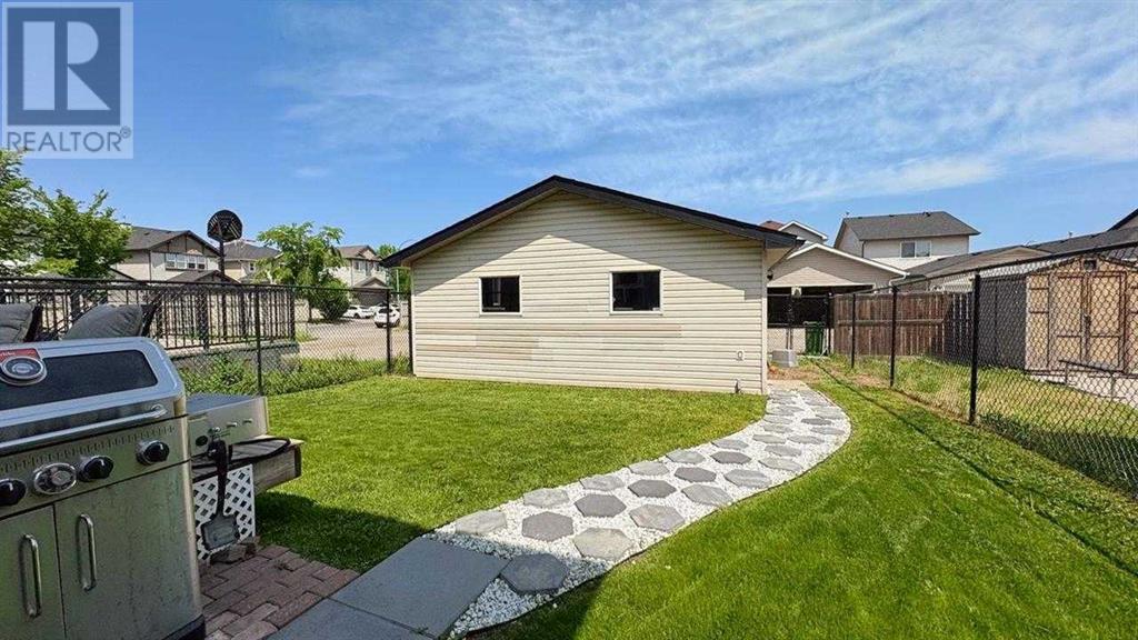 Single Family House for Sale in  Saddlebrook Gardens NE Saddle Ridge Calgary 