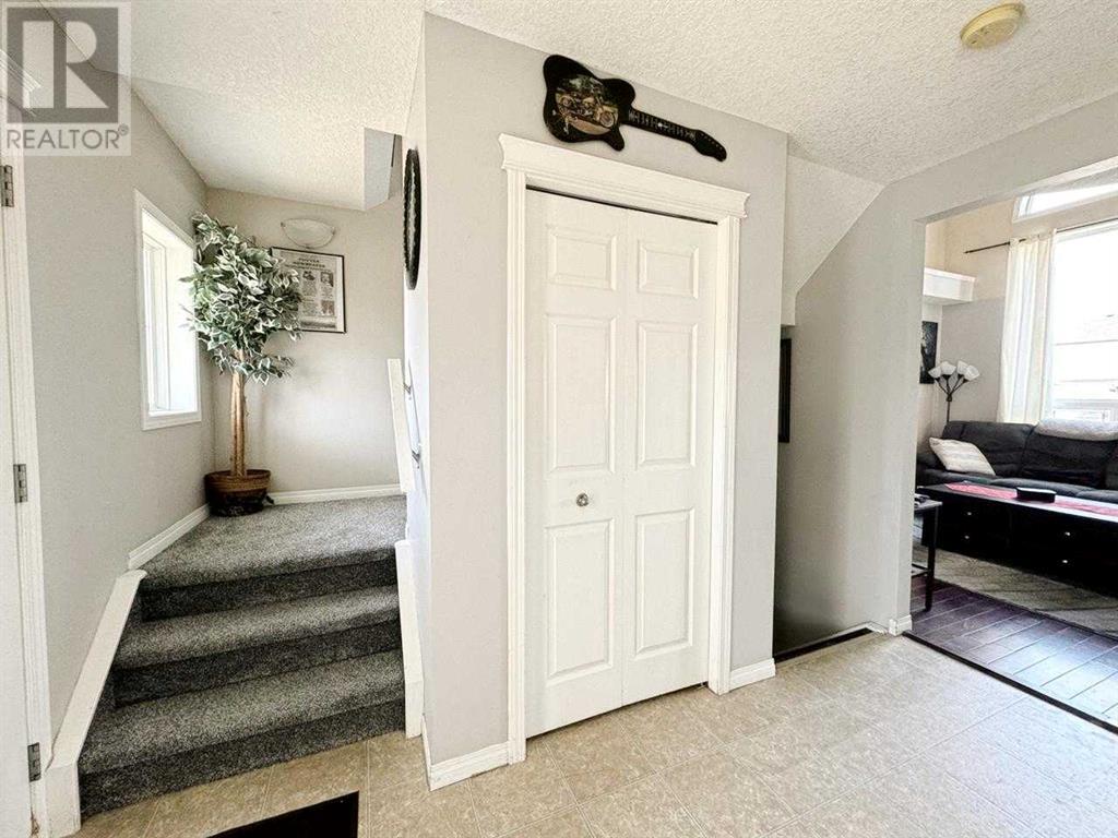 Single Family House for Sale in  Saddlebrook Gardens NE Saddle Ridge Calgary 